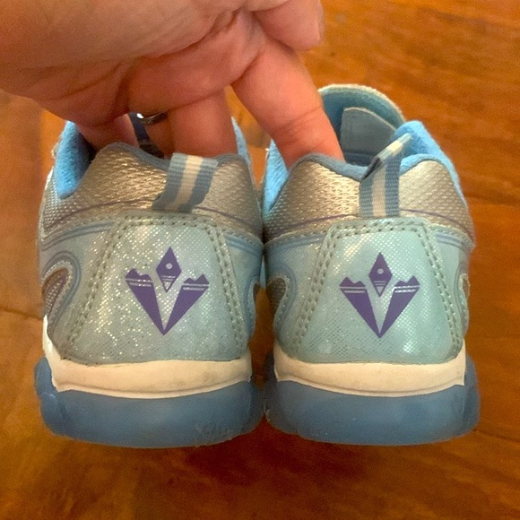 Disney Frozen Little Girl’s light up Sneakers EUC - Picture 5 of 9